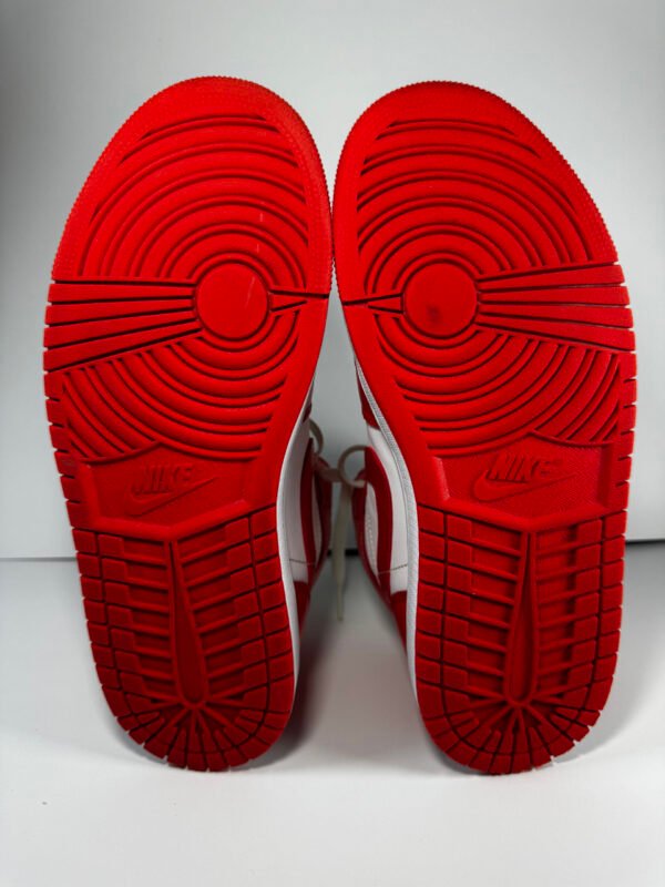 IMG_2936 Nike Air Jordan 1 Mid Gym Red White BQ6472-116 Youth Size 8Y / Women's 9.5