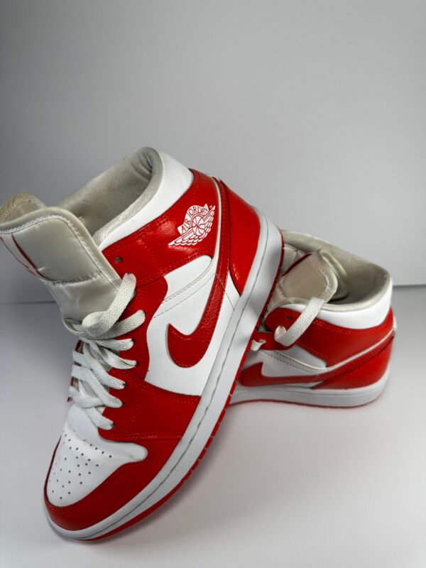 IMG_2938 Nike Air Jordan 1 Mid Gym Red White BQ6472-116 Youth Size 8Y / Women's 9.5